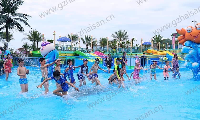 浙江宁波大目湾阿拉的海水上乐园戏水池