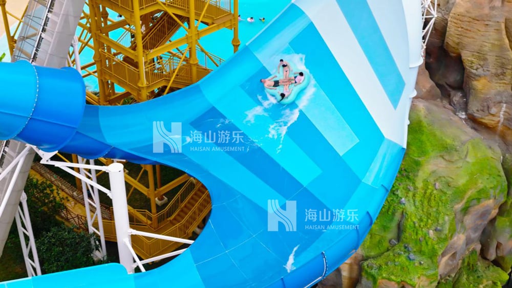 双重风暴，极致竞速——星际盘旋+巨浪翻滚组合引爆水乐园刺激体验