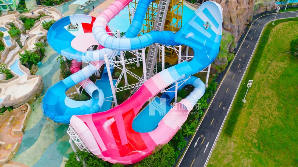 双重风暴，极致竞速——星际盘旋+巨浪翻滚组合引爆水乐园刺激体验