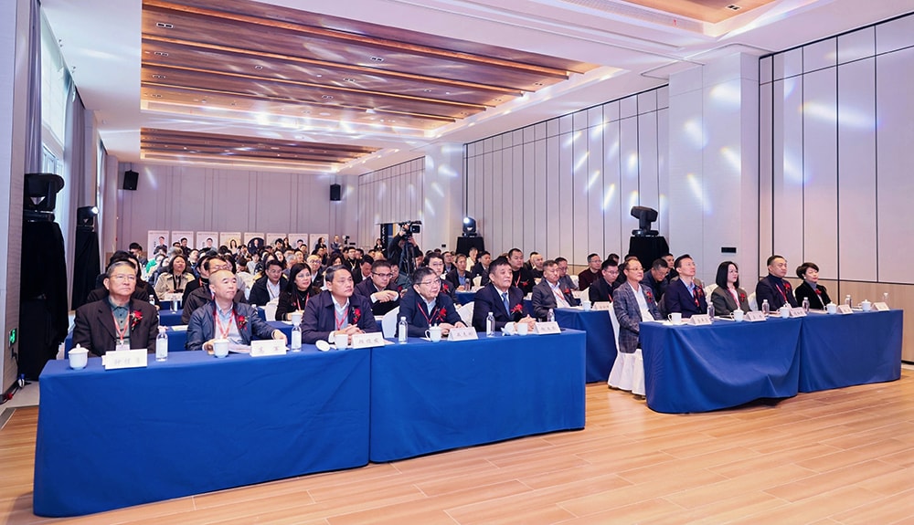 科技铸就非凡体验，专业成就行业标杆——jinnianhui今年会游乐荣膺2025金冠奖“杰出水滑道设备奖”